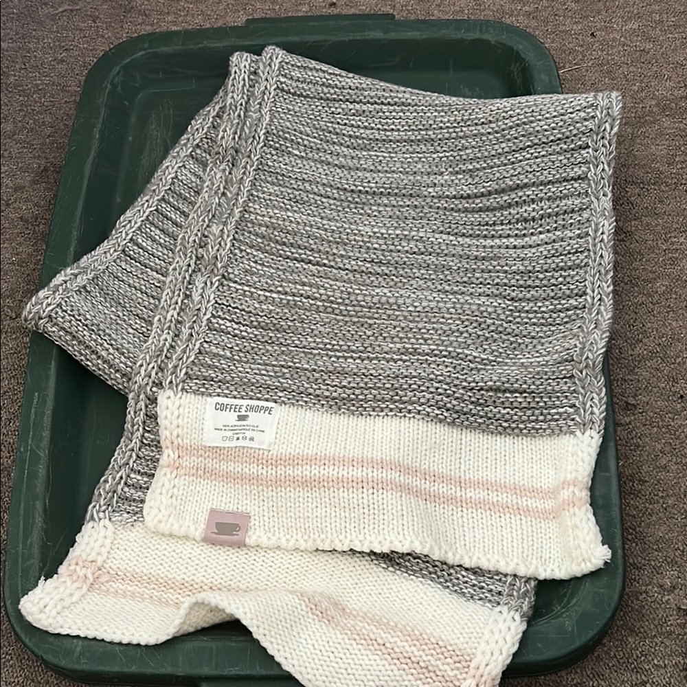 CoffeeShop Gray and White Knit Scarf